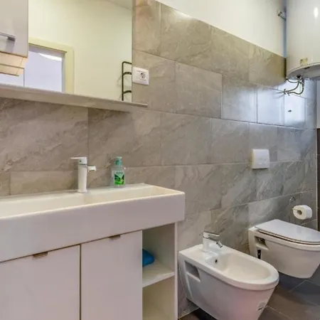 House Dusa * Banjole