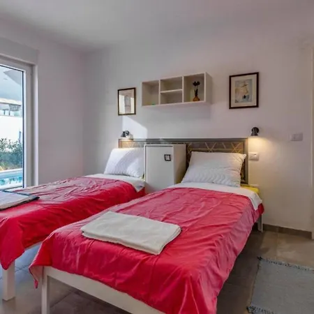 Semesterbostad House Dusa *