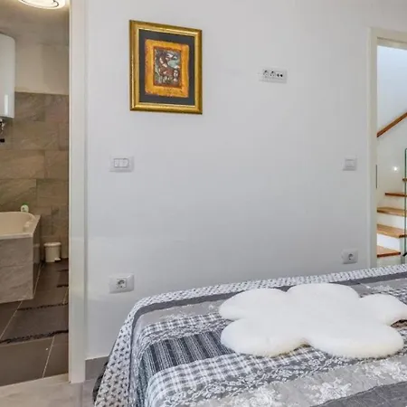 House Dusa Semesterbostad